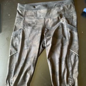 Lululemon camo crop leggings